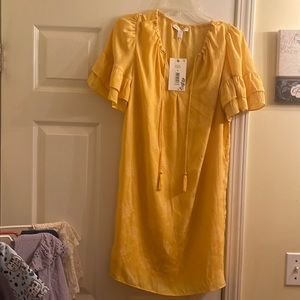 Chelsea & violet beautiful new Wth tags sz small 💯 polyester buttercream dress